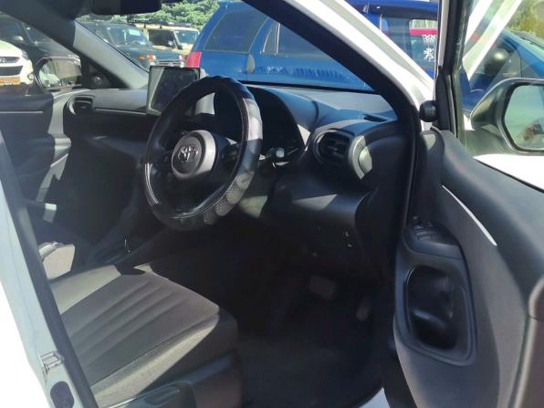 Toyota Yaris IV с пробегом 2021 года, цена 1 380 000 рублей, 103138 км, хэтчбек, Автокод Объявления