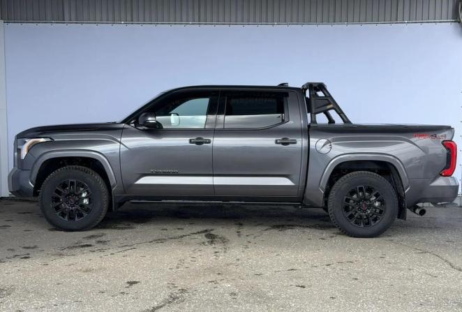 Toyota Tundra III с пробегом 2023 года, цена 7 990 000 рублей, 54309 км, offers.body_type.unknown, Автокод Объявления