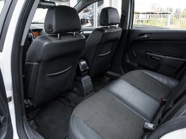 Opel Astra H Рестайлинг с пробегом 2010 года, цена 670 000 рублей, 204839 км, седан, Автокод Объявления