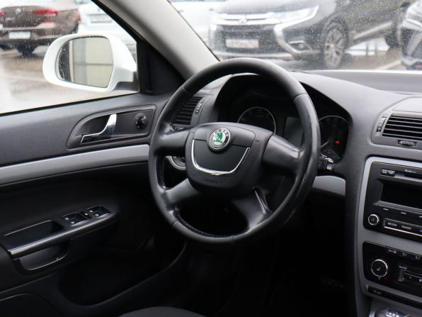 Skoda Octavia II (A5) Рестайлинг с пробегом 2011 года, цена 750 000 рублей, 207561 км, лифтбек, Автокод Объявления