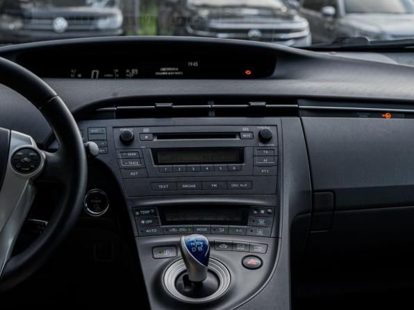 Toyota Prius III (XW30) с пробегом 2009 года, цена 704 000 рублей, 335871 км, лифтбек, Автокод Объявления