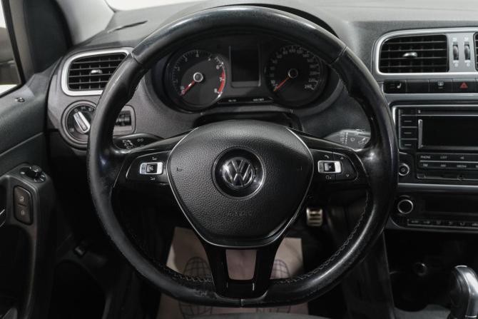 Volkswagen Polo V Рестайлинг с пробегом 2016 года, цена 1 179 000 рублей, 126800 км, седан, Автокод Объявления