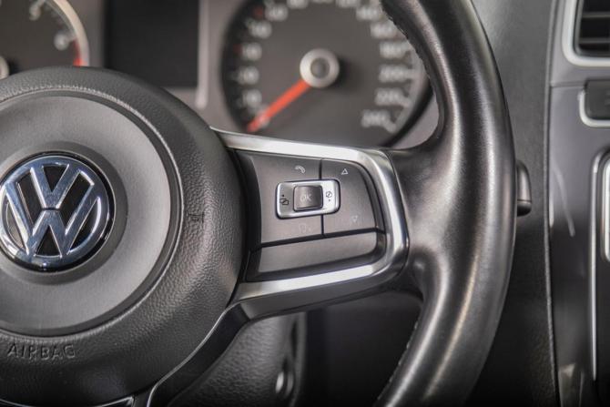 Volkswagen Polo V Рестайлинг с пробегом 2019 года, цена 1 249 000 рублей, 133994 км, седан, Автокод Объявления