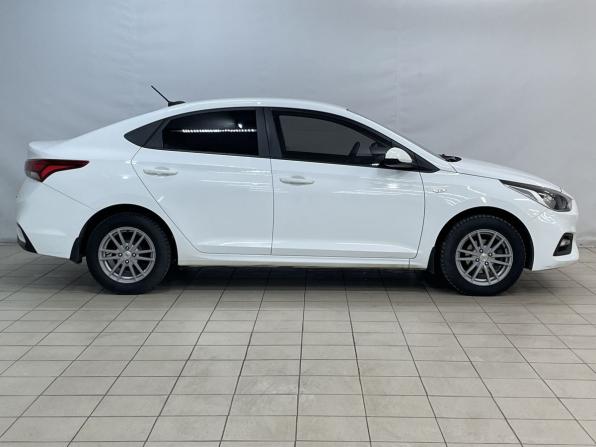 Hyundai Solaris II с пробегом 2017 года, цена 1 299 000 рублей, 130460 км, седан, Автокод Объявления
