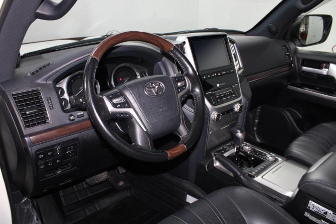 Toyota Land Cruiser 200 Series Рестайлинг 2 с пробегом 2019 года, цена 8 700 000 рублей, 102400 км, внедорожник, Автокод Объявления