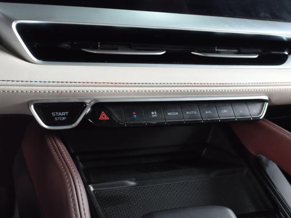 Geely Monjaro I с пробегом 2024 года, цена 3 399 995 рублей, 50630 км, внедорожник, Автокод Объявления