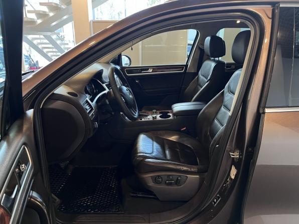 Volkswagen Touareg II с пробегом 2010 года, цена 1 285 000 рублей, 551435 км, внедорожник, Автокод Объявления