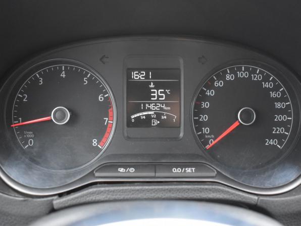Volkswagen Polo V Рестайлинг с пробегом 2018 года, цена 850 000 рублей, 114621 км, седан, Автокод Объявления