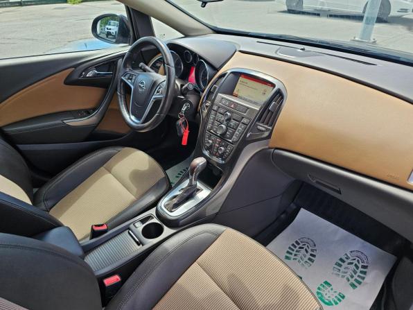 Opel Astra J Рестайлинг с пробегом 2014 года, цена 849 995 рублей, 83796 км, седан, Автокод Объявления