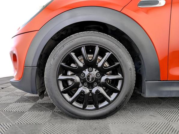 Mini Hatch III (F55/F56) Рестайлинг с пробегом 2021 года, цена 2 640 000 рублей, 57123 км, хэтчбек, Автокод Объявления