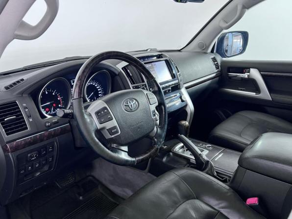 Toyota Land Cruiser 200 Series Рестайлинг 1 с пробегом 2013 года, цена 2 999 000 рублей, 350700 км, внедорожник, Автокод Объявления