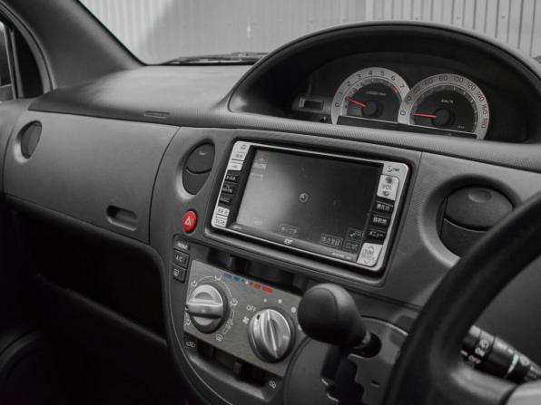 Toyota Sienta I Рестайлинг 2 с пробегом 2012 года, цена 900 000 рублей, 207819 км, минивэн, Автокод Объявления