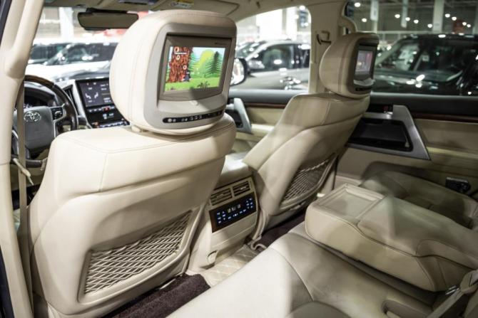 Toyota Land Cruiser 200 Series Рестайлинг 2 с пробегом 2015 года, цена 4 657 436 рублей, 301456 км, внедорожник, Автокод Объявления
