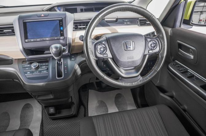 Honda Freed II с пробегом 2017 года, цена 1 639 000 рублей, 86700 км, компактвэн, Автокод Объявления