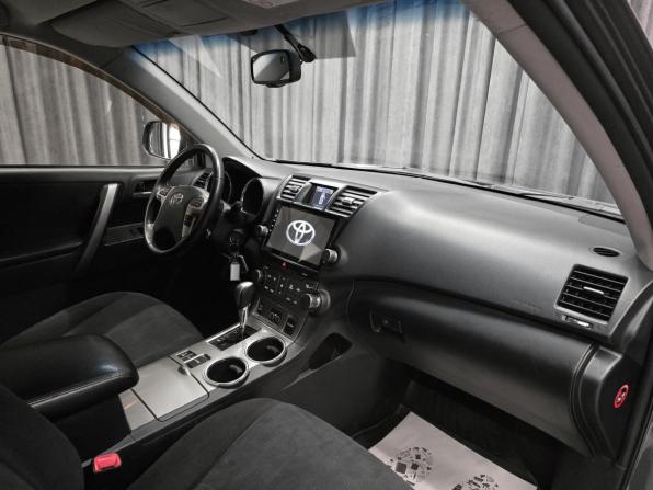Toyota Highlander II (XU40) Рестайлинг с пробегом 2013 года, цена 1 980 000 рублей, 273000 км, внедорожник, Автокод Объявления