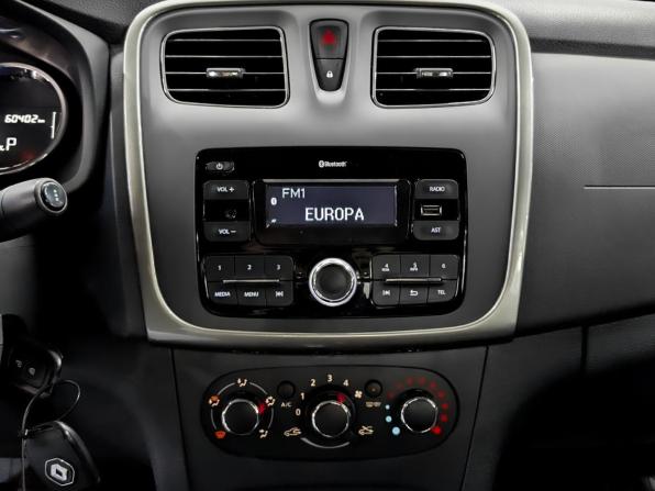 Renault Logan II Рестайлинг с пробегом 2019 года, цена 1 185 000 рублей, 60399 км, седан, Автокод Объявления