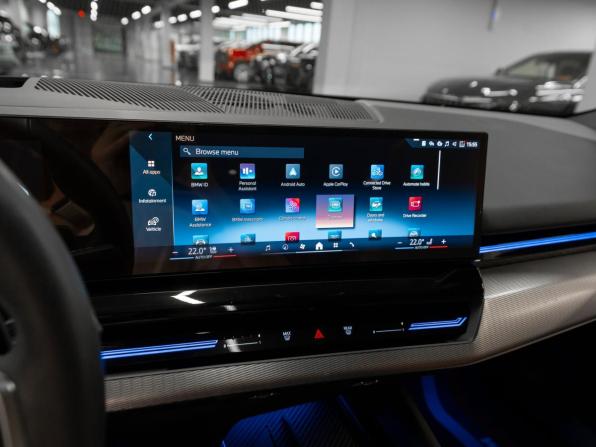BMW 5 серии VIII (G60/G61/G68) с пробегом 2024 года, цена 7 400 000 рублей, 23532 км, седан, Автокод Объявления