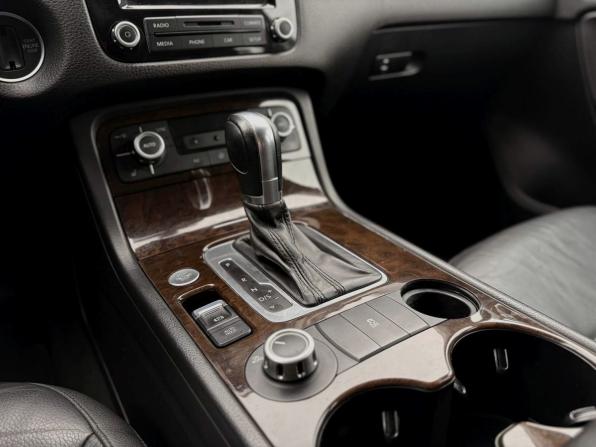 Volkswagen Touareg II с пробегом 2013 года, цена 2 189 900 рублей, 152693 км, внедорожник, Автокод Объявления