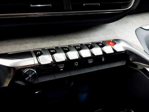 Peugeot 3008 II Рестайлинг с пробегом 2021 года, цена 1 880 000 рублей, 145934 км, внедорожник, Автокод Объявления