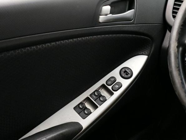Hyundai Solaris I Рестайлинг с пробегом 2015 года, цена 820 000 рублей, 98300 км, хэтчбек, Автокод Объявления