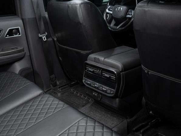 Toyota Land Cruiser 300 Series с пробегом 2022 года, цена 8 890 000 рублей, 122786 км, внедорожник, Автокод Объявления