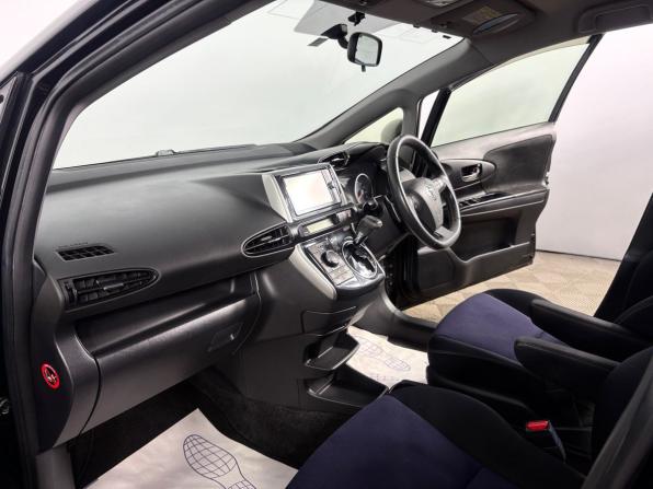 Toyota Wish II Рестайлинг с пробегом 2012 года, цена 1 399 000 рублей, 196575 км, минивэн, Автокод Объявления