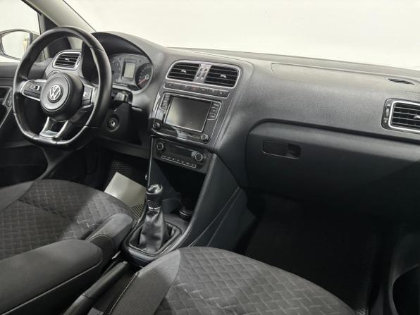 Volkswagen Polo V Рестайлинг с пробегом 2018 года, цена 1 050 000 рублей, 141090 км, седан, Автокод Объявления