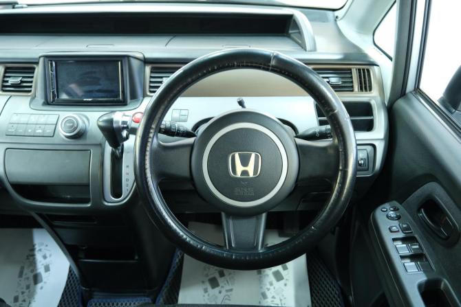 Honda Stepwgn III с пробегом 2008 года, цена 1 399 000 рублей, 238000 км, минивэн, Автокод Объявления