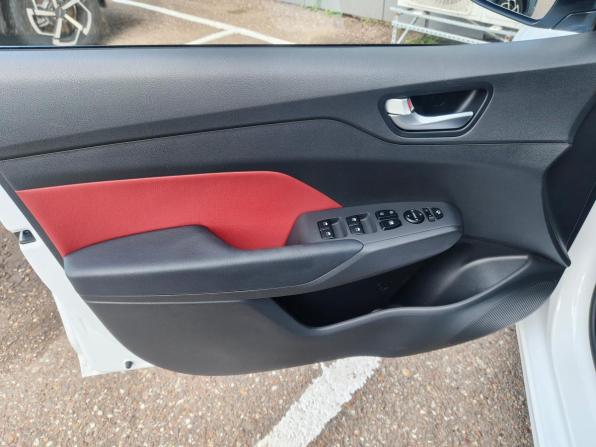 Hyundai Solaris II Рестайлинг с пробегом 2021 года, цена 1 699 200 рублей, 74298 км, седан, Автокод Объявления