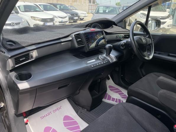 Honda Freed I Рестайлинг с пробегом 2012 года, цена 990 000 рублей, 127000 км, компактвэн, Автокод Объявления
