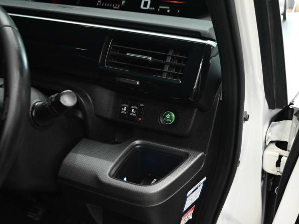 Honda Stepwgn V с пробегом 2017 года, цена 2 290 000 рублей, 118539 км, минивэн, Автокод Объявления