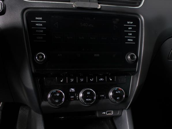 Skoda Octavia III (A7) Рестайлинг с пробегом 2019 года, цена 2 520 000 рублей, 70573 км, лифтбек, Автокод Объявления