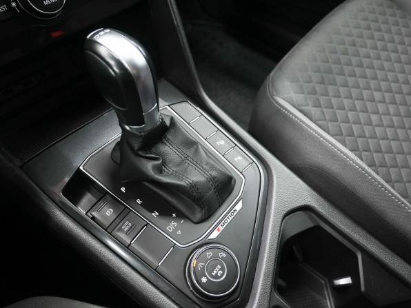 Volkswagen Tiguan II с пробегом 2017 года, цена 2 349 900 рублей, 136801 км, внедорожник, Автокод Объявления