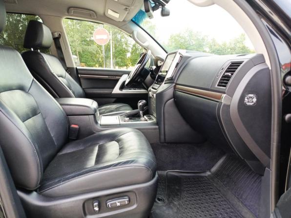 Toyota Land Cruiser 200 Series Рестайлинг 2 с пробегом 2018 года, цена 5 700 000 рублей, 243603 км, внедорожник, Автокод Объявления