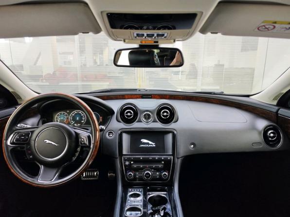Jaguar XJ IV (X351) Рестайлинг с пробегом 2016 года, цена 2 260 000 рублей, 115842 км, седан, Автокод Объявления