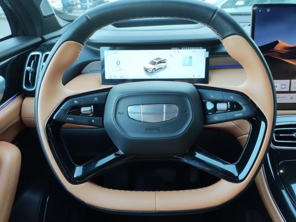 Geely Atlas II с пробегом 2025 года, цена 2 660 000 рублей, 40224 км, внедорожник, Автокод Объявления
