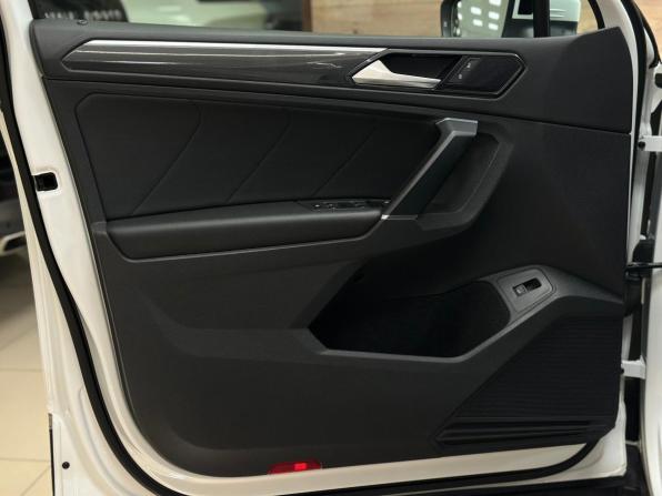 Volkswagen Tiguan II с пробегом 2018 года, цена 2 690 000 рублей, 106740 км, внедорожник, Автокод Объявления