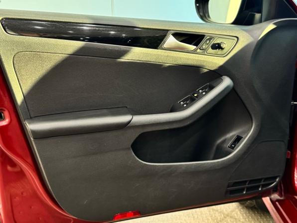 Volkswagen Jetta VI Рестайлинг с пробегом 2017 года, цена 1 240 000 рублей, 166500 км, седан, Автокод Объявления