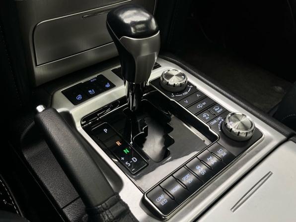 Toyota Land Cruiser 200 Series Рестайлинг 2 с пробегом 2018 года, цена 6 425 000 рублей, 153776 км, внедорожник, Автокод Объявления