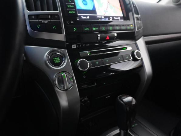 Toyota Land Cruiser 200 Series Рестайлинг 1 с пробегом 2013 года, цена 4 577 088 рублей, 140138 км, внедорожник, Автокод Объявления