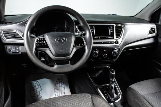 Hyundai Solaris II с пробегом 2019 года, цена 1 059 000 рублей, 68523 км, седан, Автокод Объявления