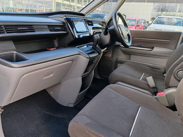 Honda Stepwgn V с пробегом 2015 года, цена 1 659 000 рублей, 136010 км, минивэн, Автокод Объявления
