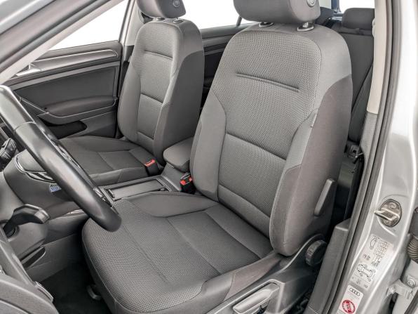 Volkswagen Golf VII Рестайлинг с пробегом 2019 года, цена 2 270 000 рублей, 81891 км, хэтчбек, Автокод Объявления