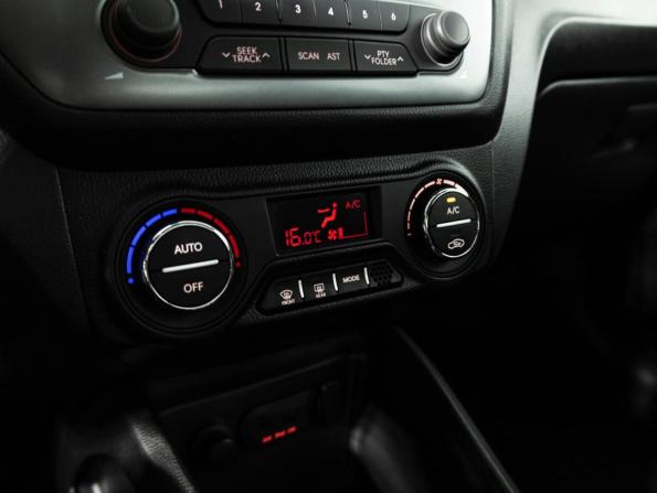 Kia Rio III Рестайлинг с пробегом 2015 года, цена 999 777 рублей, 121000 км, седан, Автокод Объявления