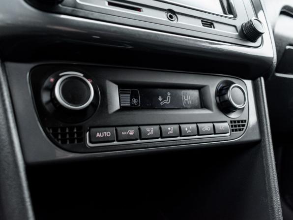 Volkswagen Polo V Рестайлинг с пробегом 2018 года, цена 715 000 рублей, 279357 км, седан, Автокод Объявления
