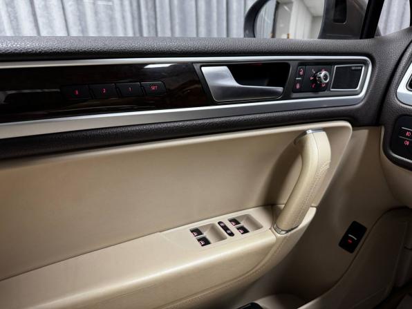 Volkswagen Touareg II с пробегом 2012 года, цена 2 790 000 рублей, 178713 км, внедорожник, Автокод Объявления