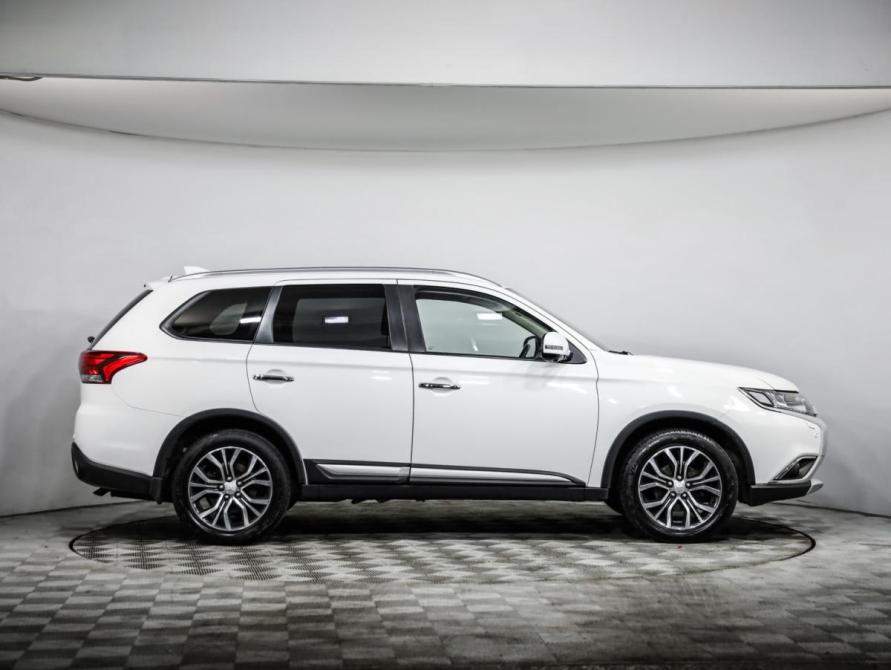 Mitsubishi Outlander III Рестайлинг 2 Санкт-Петербург  - изображение 4