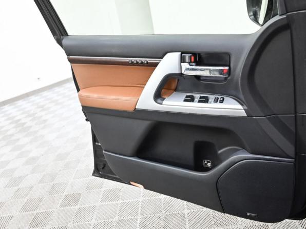 Toyota Land Cruiser 200 Series Рестайлинг 1 с пробегом 2014 года, цена 2 299 000 рублей, 120678 км, внедорожник, Автокод Объявления