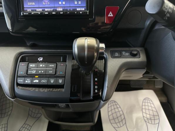 Honda Stepwgn V с пробегом 2017 года, цена 1 790 000 рублей, 85031 км, минивэн, Автокод Объявления