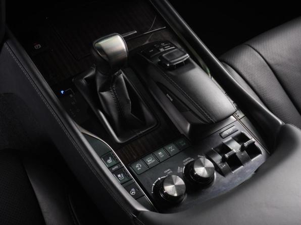 Lexus LX III Рестайлинг 2 с пробегом 2018 года, цена 9 860 000 рублей, 63737 км, внедорожник, Автокод Объявления
